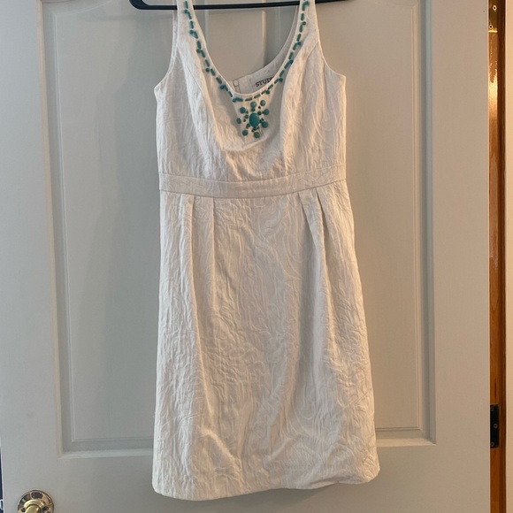 White dress with turquoise beads - Picture 1 of 3